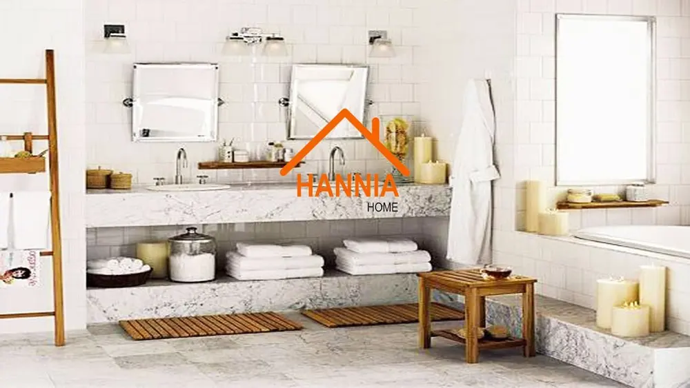 Baño con toallas y accesorios